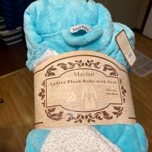 Women’s Robe and Sock Set NEW